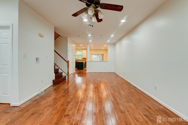 Building Photo - 609 Blossom Cir