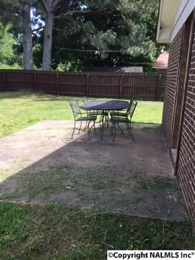 fenced in back yard w/ storage bldg - 106 Pattock Ct