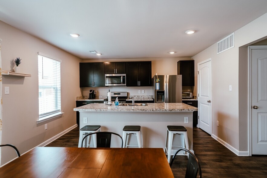 Building Photo - 144 Fellowship Dr