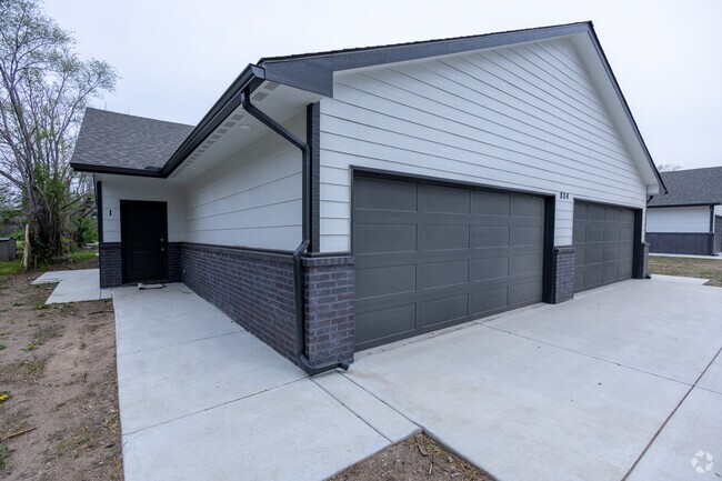 Building Photo - Duplexes on Custer and Murdock