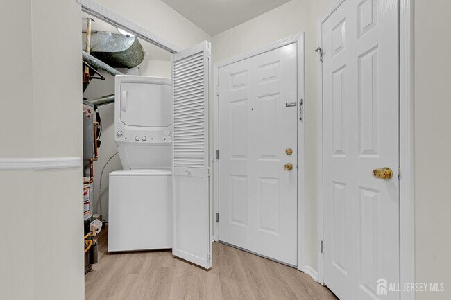 Building Photo - 12 High Pointe Way