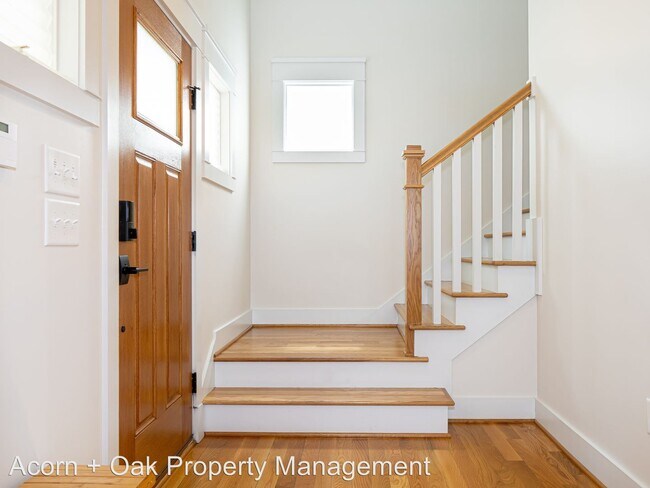 Building Photo - 3 br, 2.5 bath House - 910 Scout Dr