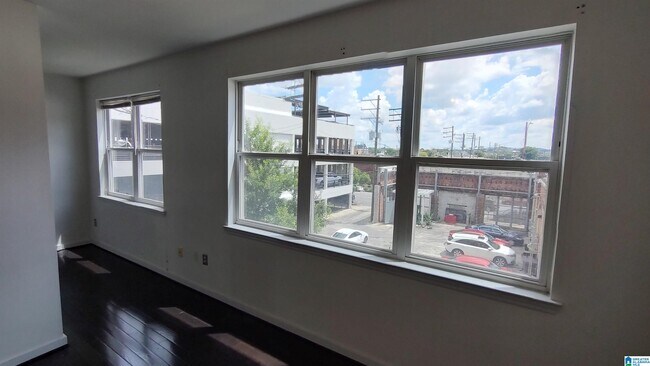 Building Photo - 2020 5th Ave S