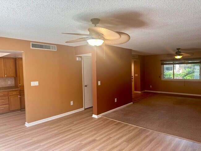 Building Photo - 10605 Carrollbrook Way