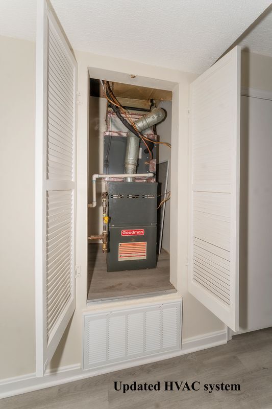 Building Photo - 14 Halley Pl SE