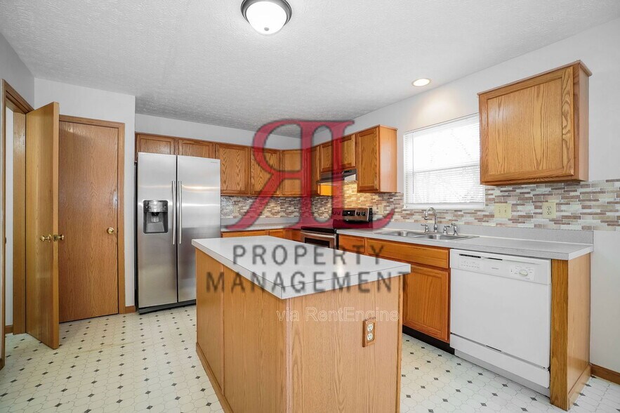 Building Photo - 3180 Omega Dr