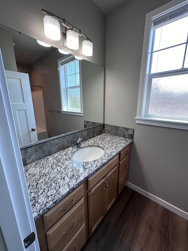 Building Photo - 4 Bedroom / 4 bath New Townhome. Every bedroom is its own Master Suite with your own full bathroo...