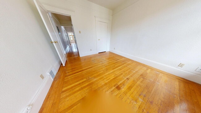 Building Photo - Outer Richmond | Spacious 3BR/2BA Flat