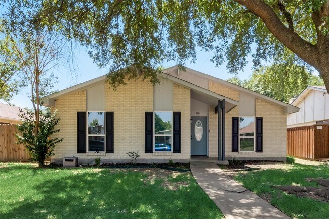 Building Photo - 2321 Norway Dr