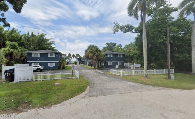 Primary Photo - 3165 E Riverside Dr