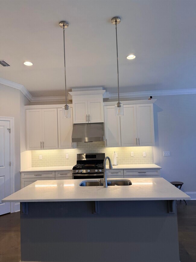 Building Photo - 5742 Vlg Rdg Ln