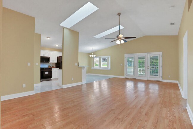Building Photo - 3/2 in Pelican Bay