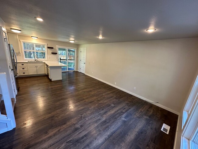 Building Photo - Charming 3 bedroom home in desirable Puyallup