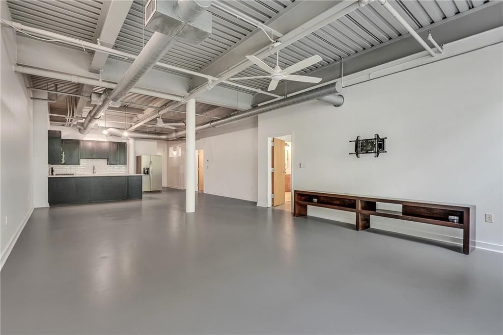 Building Photo - 400 Village Pkwy