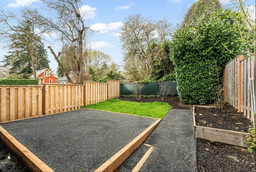 Building Photo - 1439-1439 NE Mason St