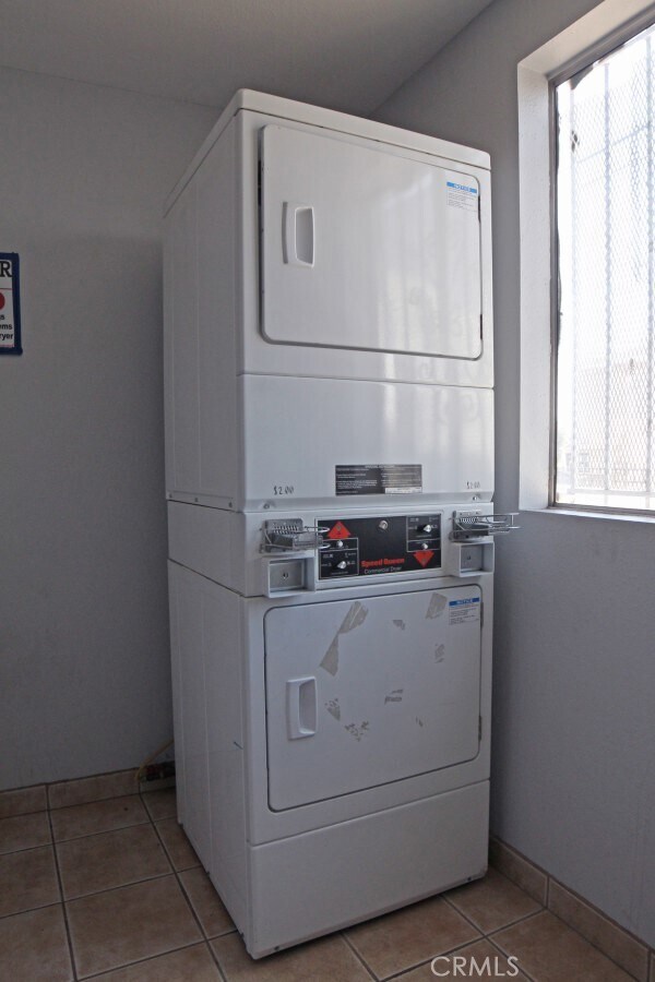 Building Photo - 3111 Kenwood Ave