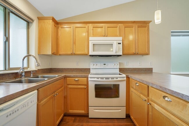 Building Photo - Beautiful 3 bed, 2 bath home in a quiet We...
