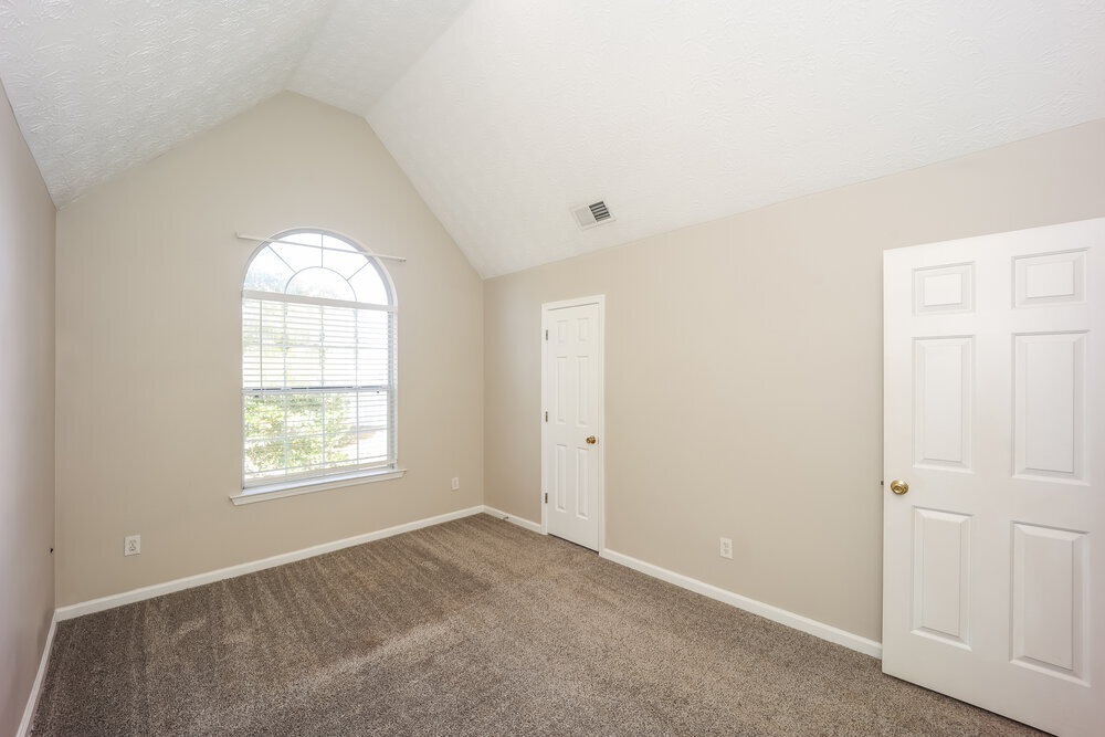 Building Photo - 275 Vaness Dr