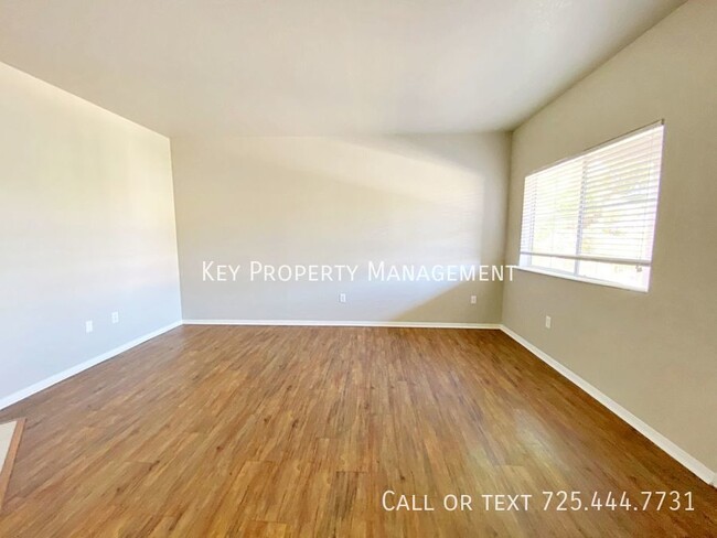 Building Photo - 3 BEDROOM 2 BATH CONDO WITH ATTACHED 2 CAR...