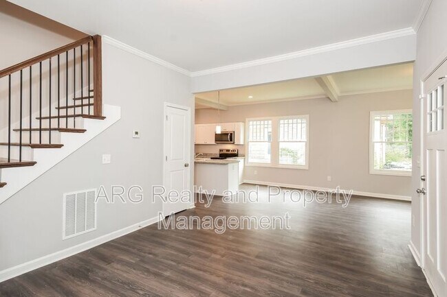 Building Photo - 393 Atwood St SW