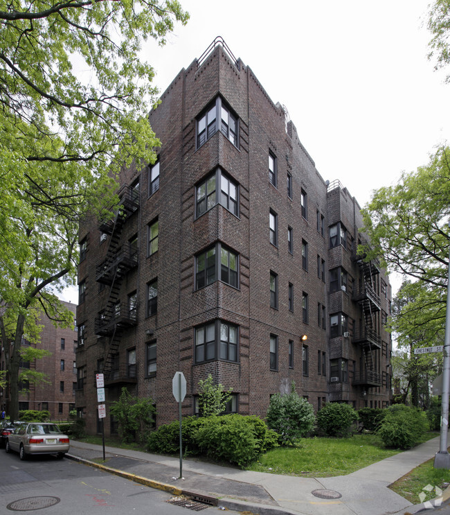 Building Photo - 7 Chestnut St