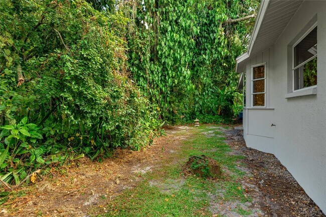Building Photo - 2202 Cork Oak St W