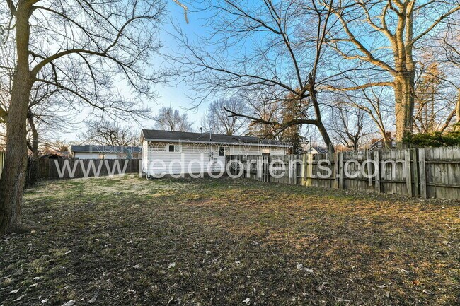 Building Photo - 5361 E Burgess Ave