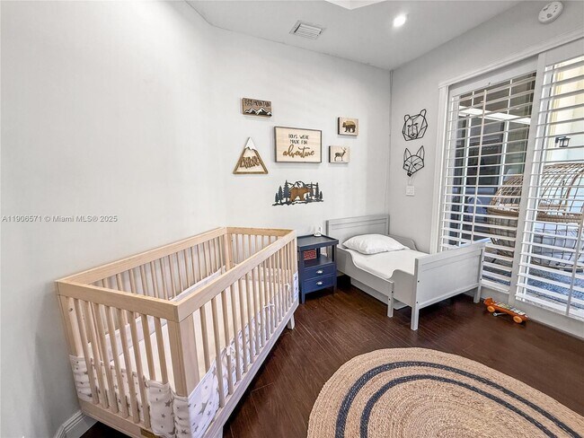 Building Photo - 2514 Poinciana Dr