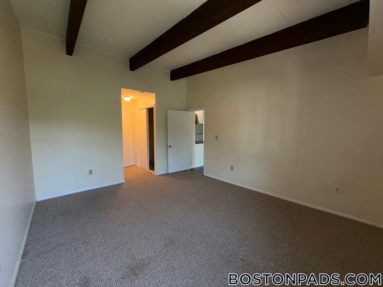 Building Photo - 10 Westgate Dr