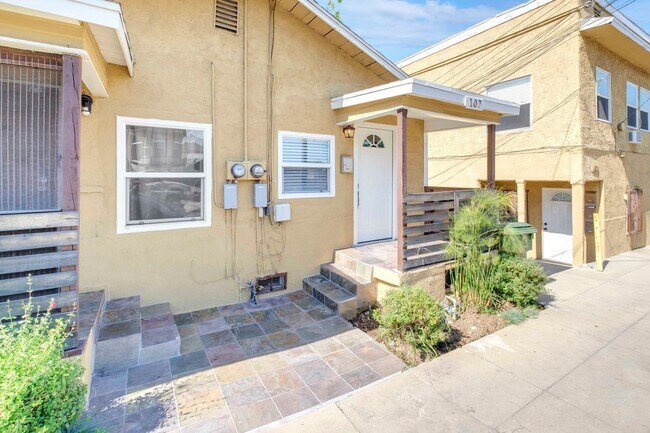 Building Photo - Bungalow style apartment on a quiet property is now available!