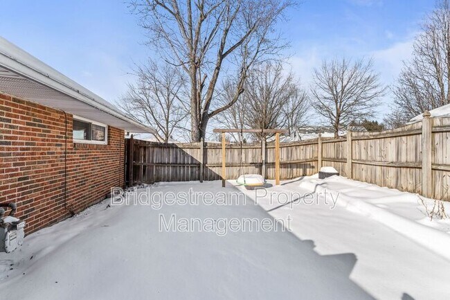 Building Photo - 5912 Bavaria Pl