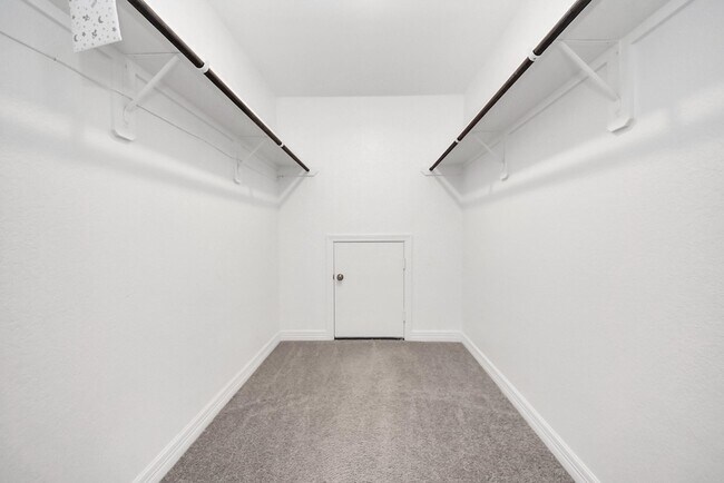 Building Photo - 196 Chestnut Meadow Dr