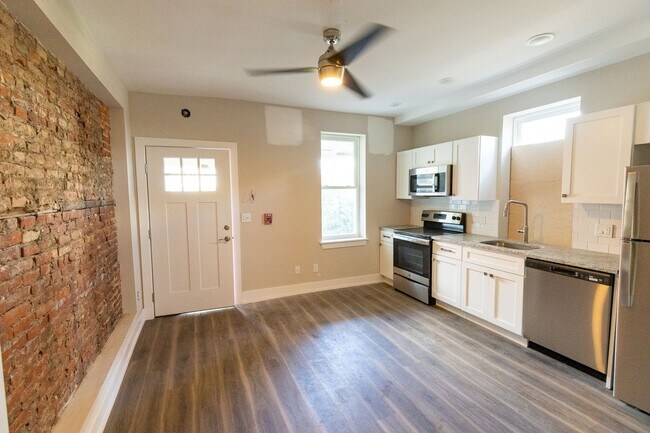 Building Photo - 4629 E Thompson St