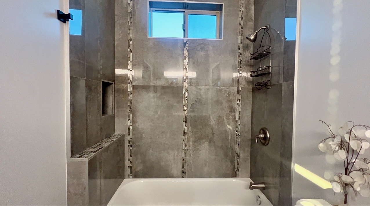 Master Shower / Bath - 1013 E La Palma Dr