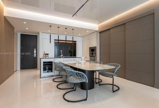 Building Photo - 300 Biscayne Blvd Way