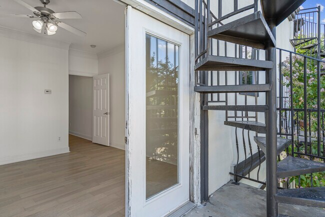 Building Photo - 5617 Lindell Ave
