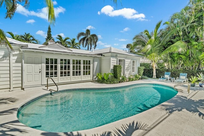 Building Photo - 230 Colonial Ln