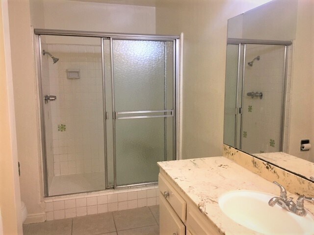 Building Photo - Winbury #104