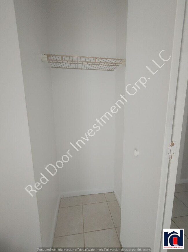 Building Photo - Updated 2 Bedroom 1 Bath Quadplex-Ocala!