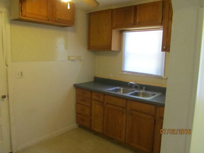 Building Photo - SW OKC Home For Rent - 2-bed 1-bath coming August 20th