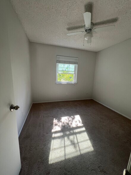 Building Photo - 10845 Coloma Rd