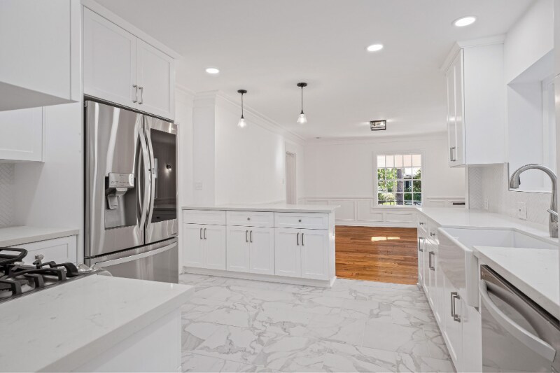 Building Photo - 10527 Le Conte Ave