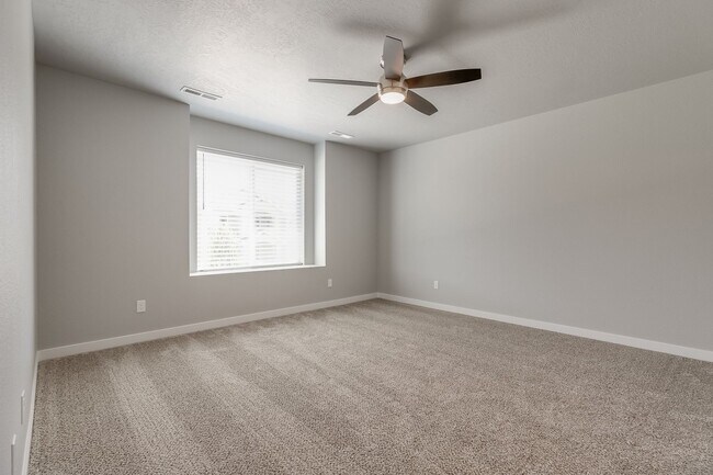 Building Photo - You can be HOME in this beautiful townhome!