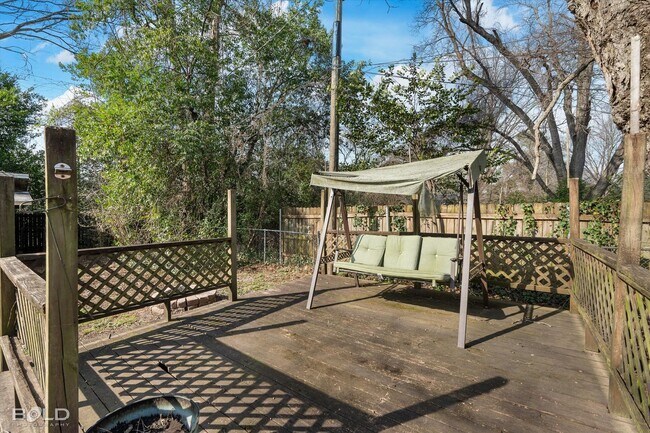 Building Photo - 2726 W Cavett Dr