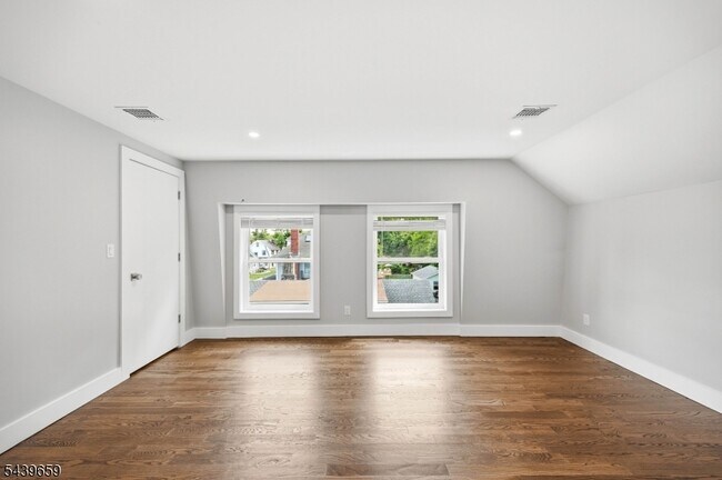 Building Photo - 40 Jardine Rd