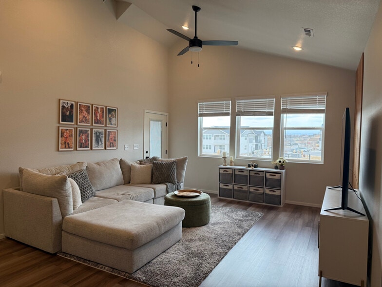 Building Photo - 2296 Setting Sun Dr