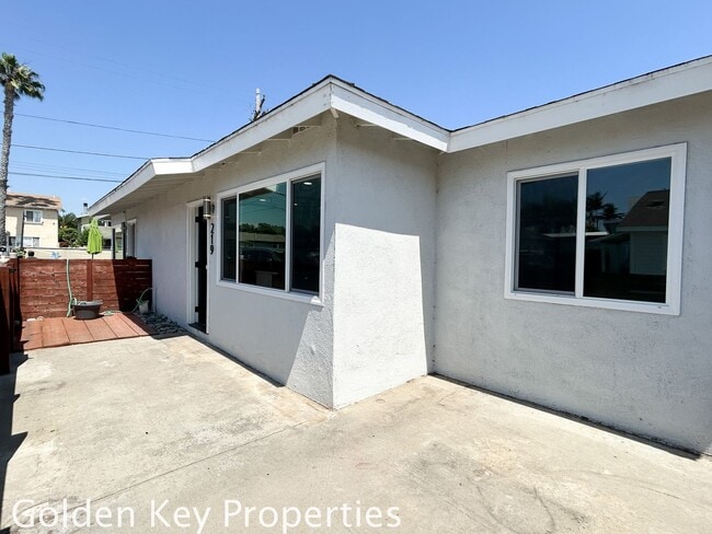 Building Photo - Welcome to your beautifully renovated single level attached home in the heart of Oceanside!