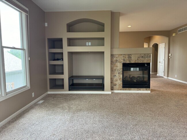 Building Photo - Elkhorn Home For Rent In Quiet Neighborhood