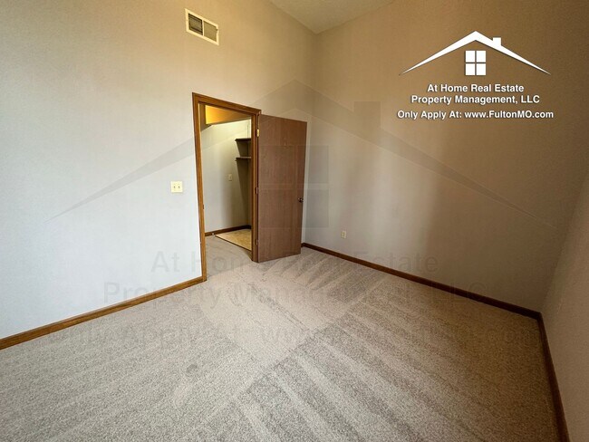 Building Photo - 101 East 10th Street, Apartment 13