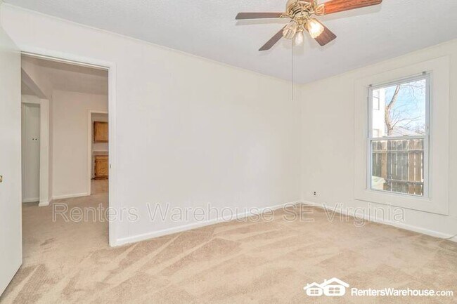 Building Photo - 112 W Seaview Ave